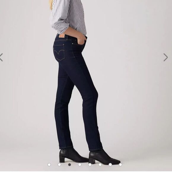 Levi’s Women’s 312 SHAPING SLIM Dark Wash Denim Jeans Sz  32x 30 - Picture 2 of 13